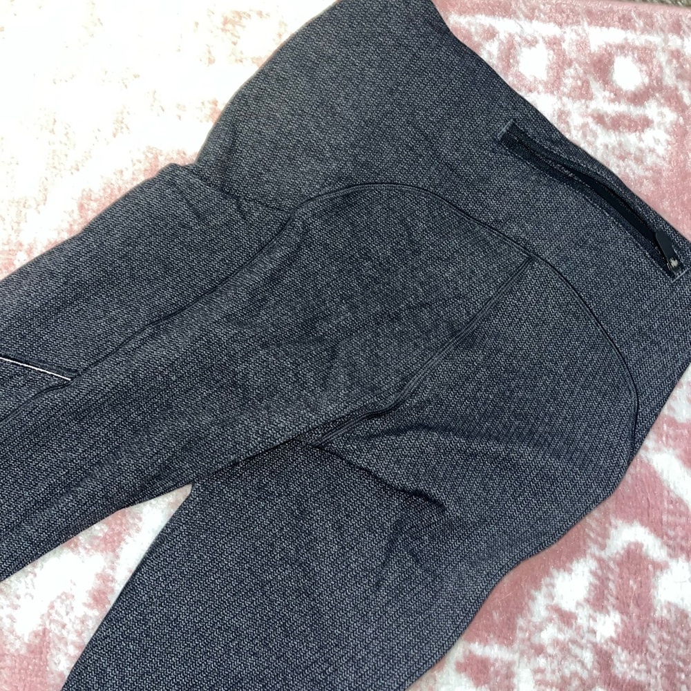 Rarely used lululemon leggings. Size 4